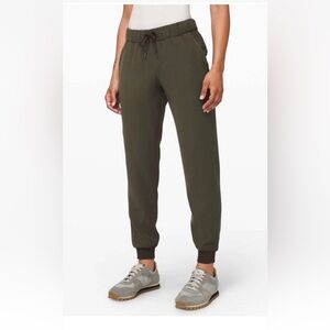lululemon On The Fly Jogger Dark Olive Size 10